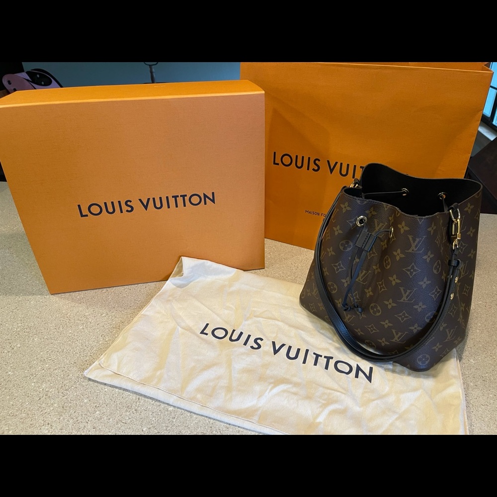 Louis Vuitton NeoNoe MM BuckeT Bag/Crossbody